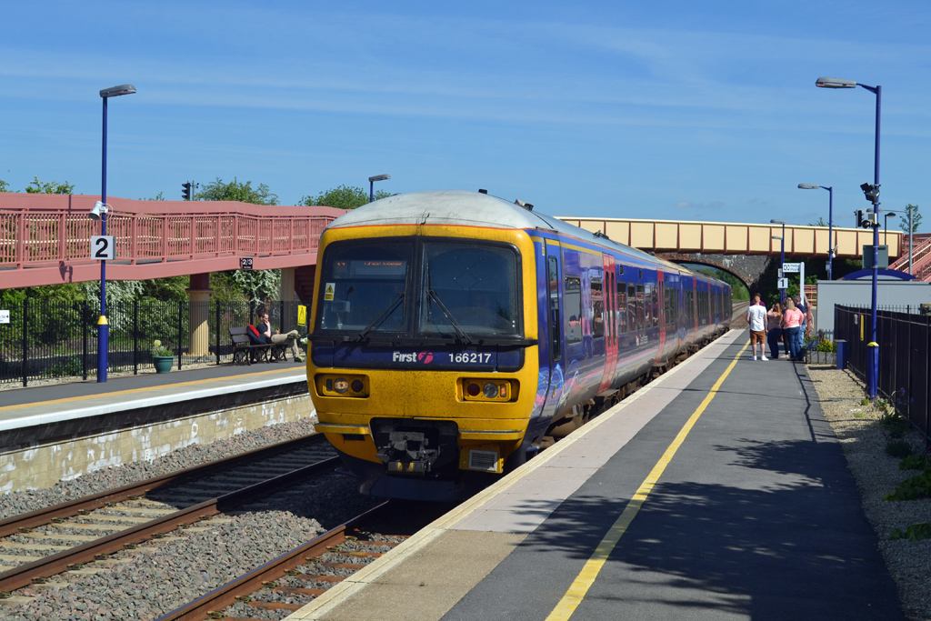 Class 166 dmu at Honeybourne