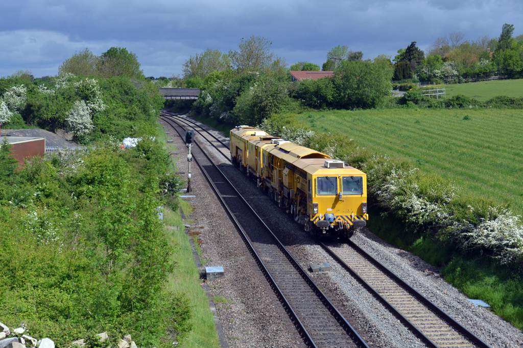 Nos.DR 77903 and 73115 at Defford